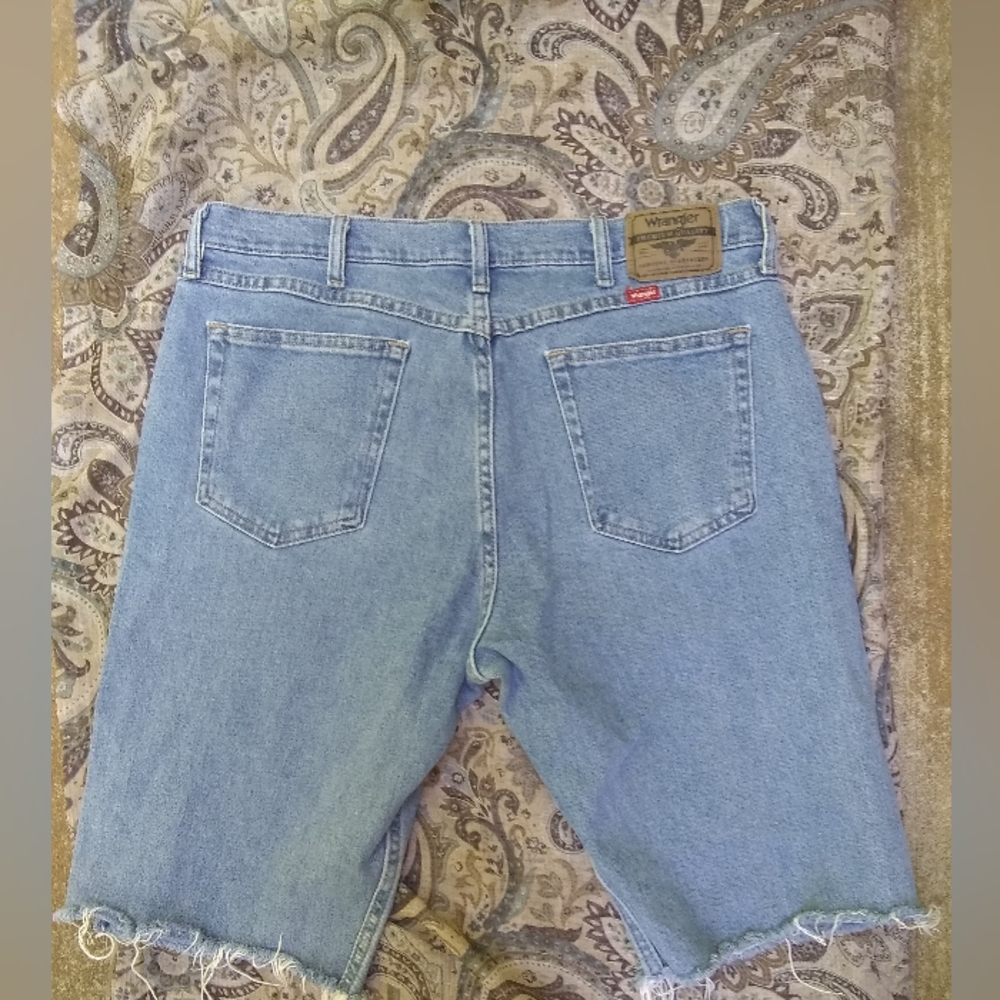 Wrangler Custom Shorts - Picture 2 of 3